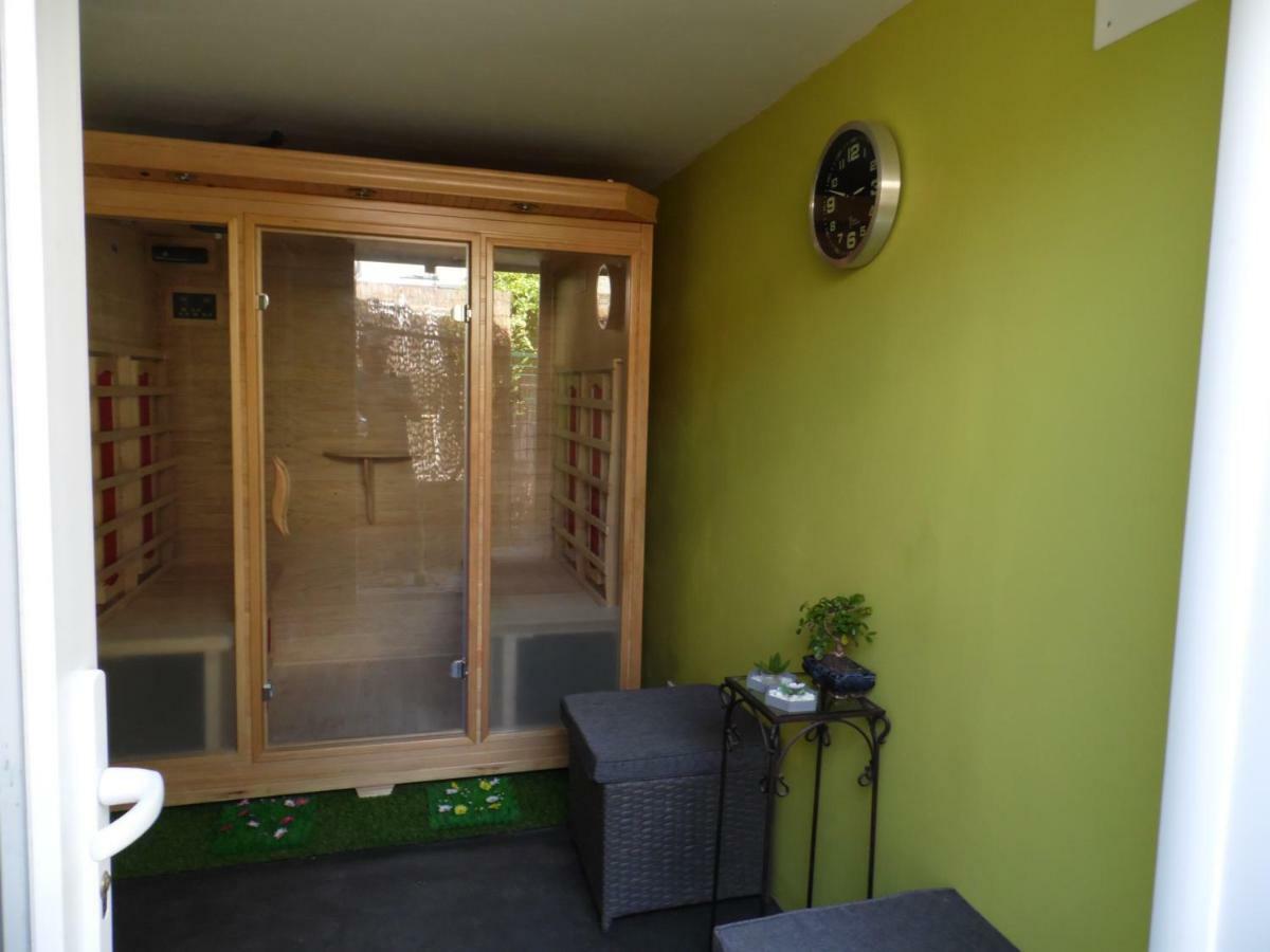 Maison Le Trefle Chef-Boutonne Exterior foto
